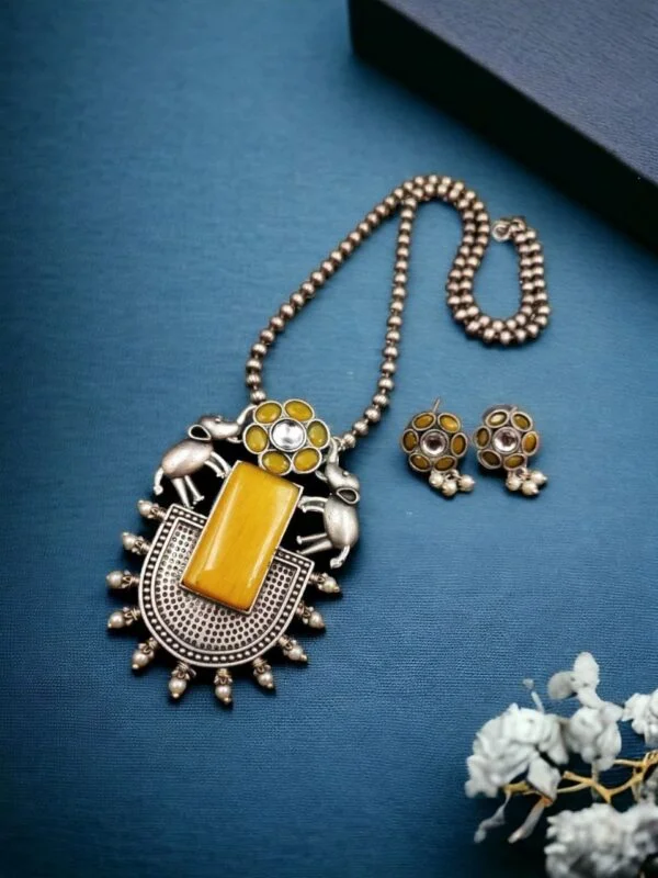 Navratri Lehengas Chaniya Cholis 2025 – Stunning Trends, Colors & Styling Ideas